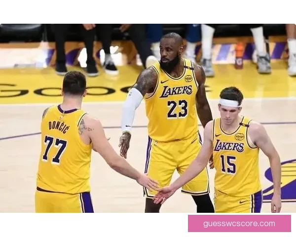 湖人今夏面临抉择老詹孤军奋战能否获五年顶薪